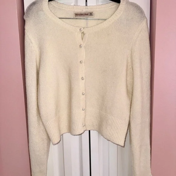 Abercrombie Pearl-Button Crewneck Cardigan Sweater in Cream- Size Medium - Picture 8 of 14